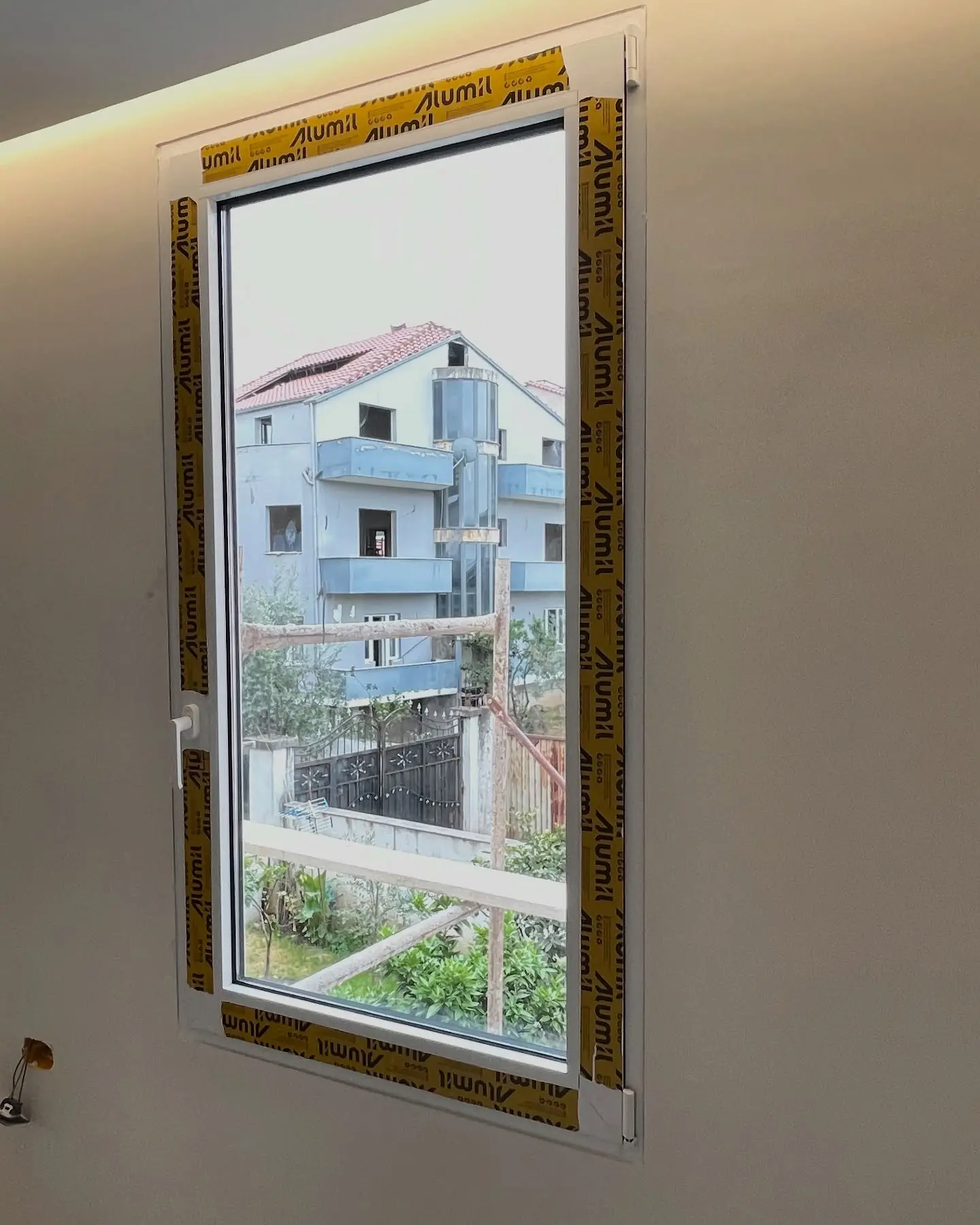 ALUMIL M11000 ME 3 Xhama. - Projekt alumini në Tirane nga Hata Alumin, Tiranë